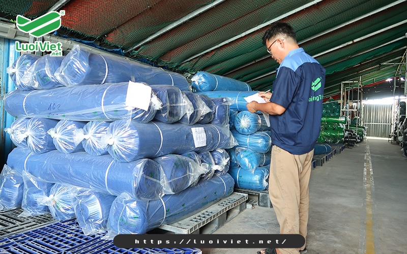 Lưới chắn mọc cỏ là gì? Lợi ích của việc lắp đặt lưới chống cỏ 7 noi-ban-luoi-chan-moc-co-uy-tin-gia-re