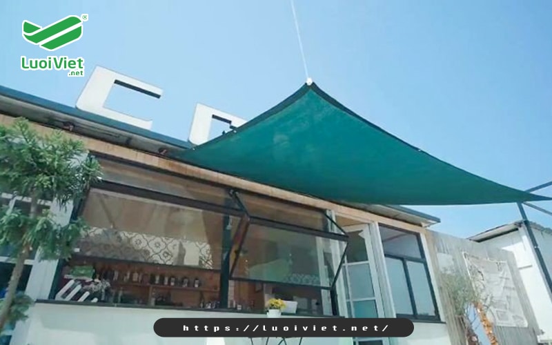 Sử dụng lưới che nắng cho ban công