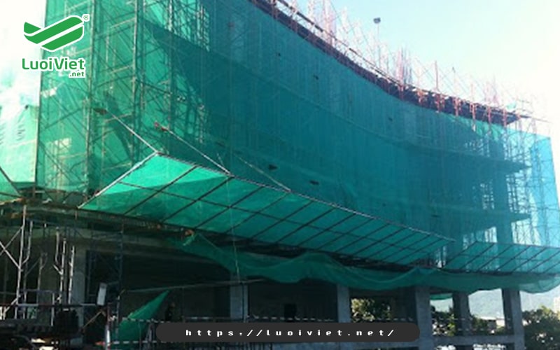 su-dung-luoi-che-nang-cho-cong-trinh-xay-dung